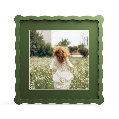 4x6 Picture Frame with Mat for 3.5x5, Wavy Edge Wooden Real Glass Photo Frame for Tabletop and Wall Hanging, Green, 1 Pack
